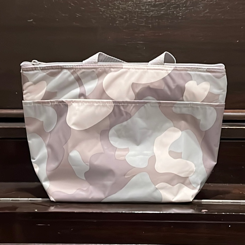 New Thirty-one Soft Camo Thermal Tote - Lunch Box